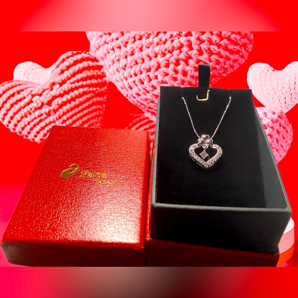 Crystal heart necklace (brand new)